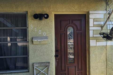 Casa en venta en Miramar, Florida, 4 dormitorios № 1956590 - foto 2