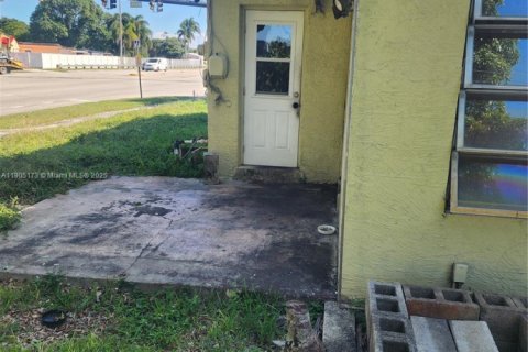 Casa en venta en Miramar, Florida, 4 dormitorios № 1956590 - foto 8