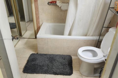 Casa en venta en Miramar, Florida, 4 dormitorios № 1956590 - foto 21