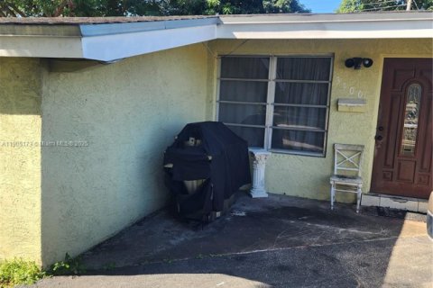 Casa en venta en Miramar, Florida, 4 dormitorios № 1956590 - foto 4