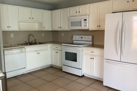 Touwnhouse à louer à Miami, Floride: 5 chambres, 158.68 m2 № 2292963 - photo 8
