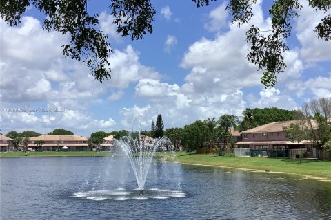 Touwnhouse à louer à Miami, Floride: 5 chambres, 158.68 m2 № 2292963 - photo 11