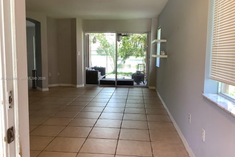 Touwnhouse à louer à Miami, Floride: 5 chambres, 158.68 m2 № 2292963 - photo 6