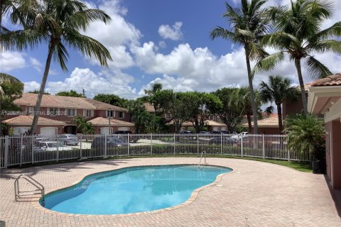 Touwnhouse à louer à Miami, Floride: 5 chambres, 158.68 m2 № 2292963 - photo 9