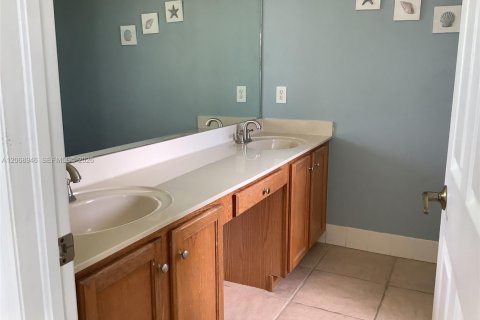 Touwnhouse à louer à Miami, Floride: 5 chambres, 158.68 m2 № 2292963 - photo 18