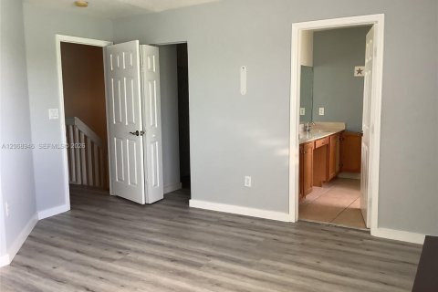 Touwnhouse à louer à Miami, Floride: 5 chambres, 158.68 m2 № 2292963 - photo 17