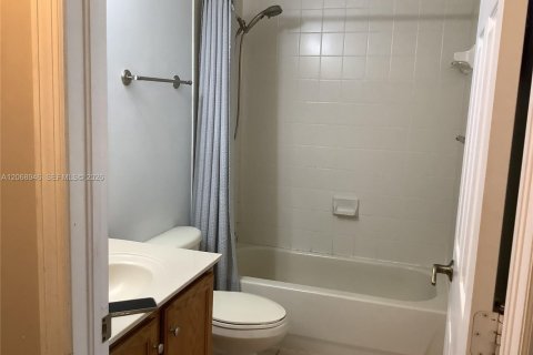 Touwnhouse à louer à Miami, Floride: 5 chambres, 158.68 m2 № 2292963 - photo 16