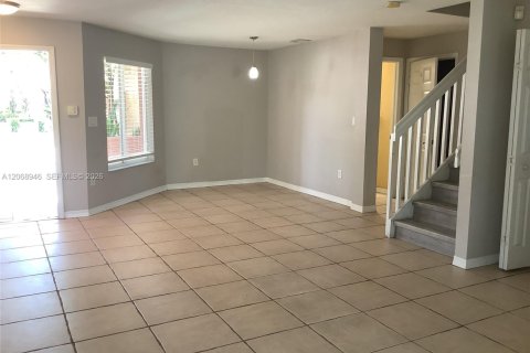 Touwnhouse à louer à Miami, Floride: 5 chambres, 158.68 m2 № 2292963 - photo 7
