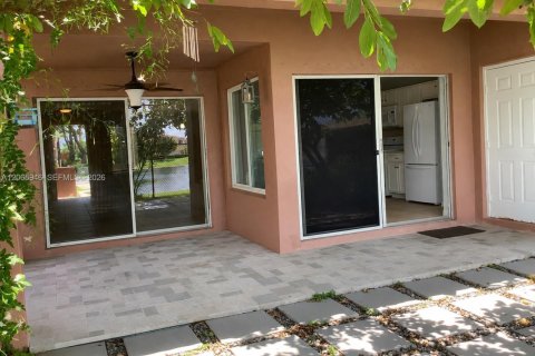 Touwnhouse à louer à Miami, Floride: 5 chambres, 158.68 m2 № 2292963 - photo 5