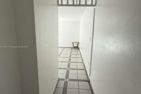 Снять в аренду кондоминиум в Майами, Флорида 2 спальни, 80.45м2, № 1965707 - фото 3