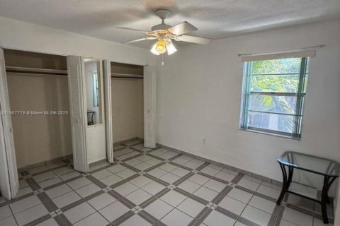 Снять в аренду кондоминиум в Майами, Флорида 2 спальни, 80.45м2, № 1965707 - фото 10