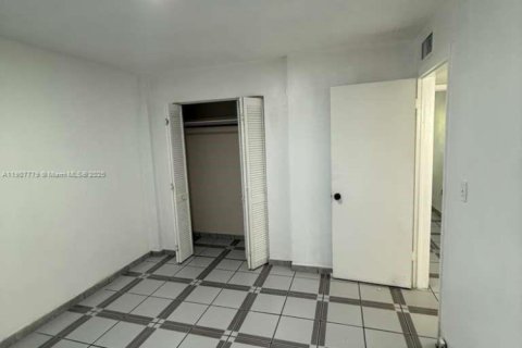 Снять в аренду кондоминиум в Майами, Флорида 2 спальни, 80.45м2, № 1965707 - фото 11