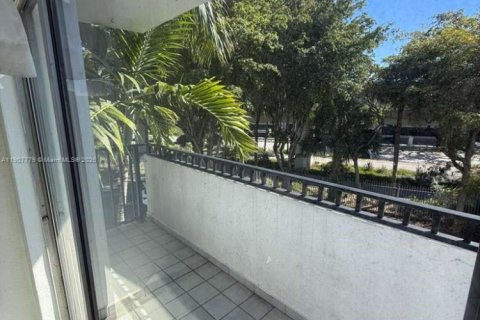 Снять в аренду кондоминиум в Майами, Флорида 2 спальни, 80.45м2, № 1965707 - фото 8