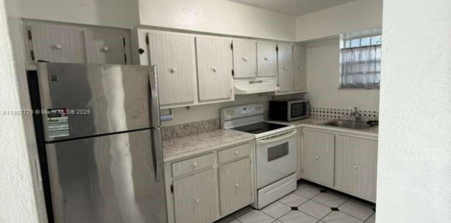 Кондоминиум с 2 спальнями в Майами, Флорида № 1965707