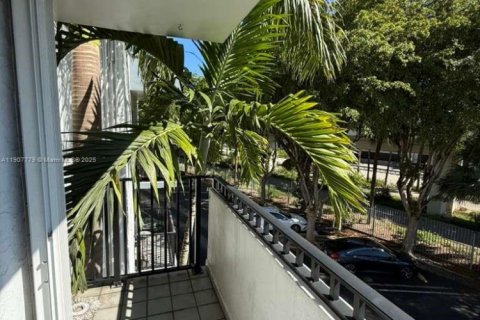 Снять в аренду кондоминиум в Майами, Флорида 2 спальни, 80.45м2, № 1965707 - фото 7