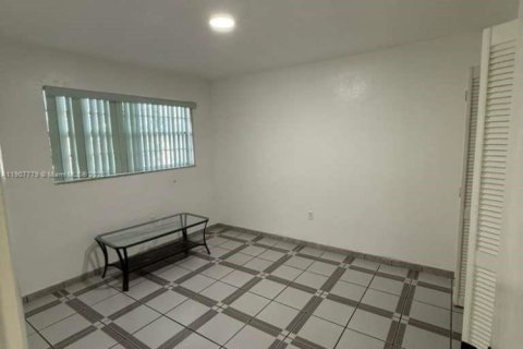 Снять в аренду кондоминиум в Майами, Флорида 2 спальни, 80.45м2, № 1965707 - фото 5