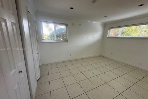 House in Miami, Florida 4 bedrooms, 185.34 sq.m. № 1971826 - photo 26