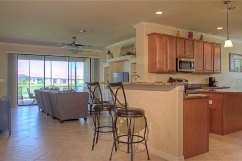House in Bradenton, Florida 4 bedrooms, 212.47 sq.m. № 1615549 - photo 3