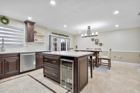 House in Cooper City, Florida 3 bedrooms, 196.95 sq.m. № 1830317 - photo 9