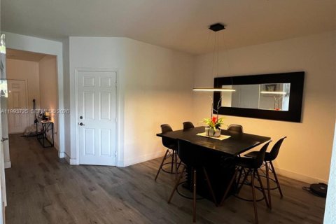 Adosado en alquiler en Davie, Florida, 2 dormitorios, 149.57 m2 № 2055486 - foto 5