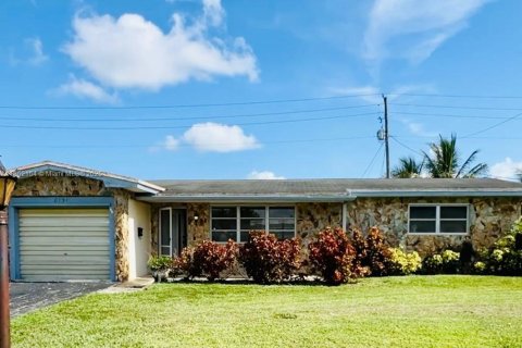 House in Pembroke Pines, Florida 2 bedrooms, 112.32 sq.m. № 1871821 - photo 1