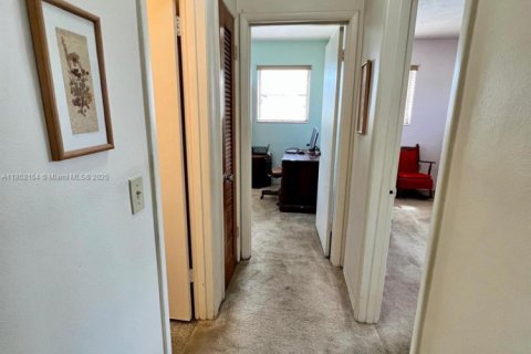 House in Pembroke Pines, Florida 2 bedrooms, 112.32 sq.m. № 1871821 - photo 9