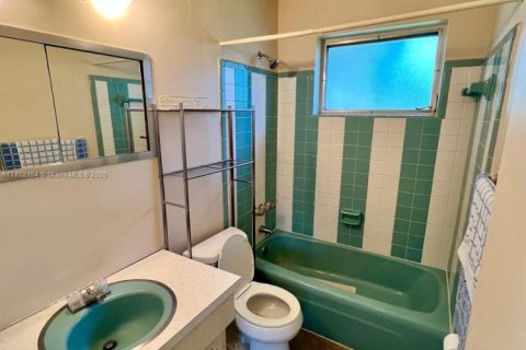 House in Pembroke Pines, Florida 2 bedrooms, 112.32 sq.m. № 1871821 - photo 14