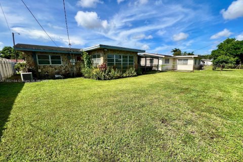House in Pembroke Pines, Florida 2 bedrooms, 112.32 sq.m. № 1871821 - photo 18