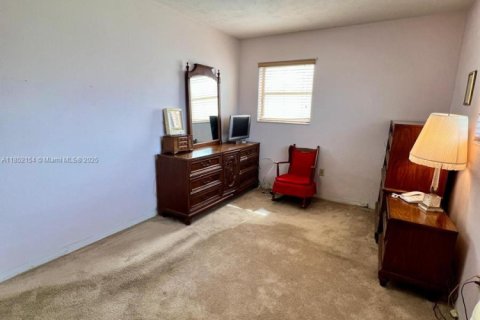House in Pembroke Pines, Florida 2 bedrooms, 112.32 sq.m. № 1871821 - photo 11