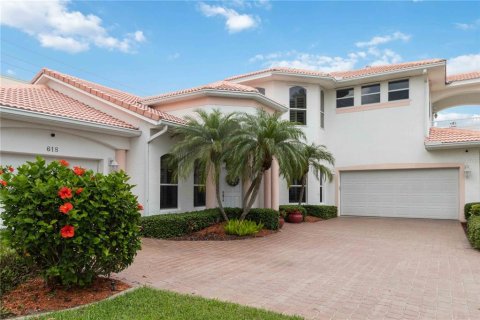 Villa ou maison à vendre à Cape Canaveral, Floride: 3 chambres, 250.93 m2 № 1775673 - photo 1