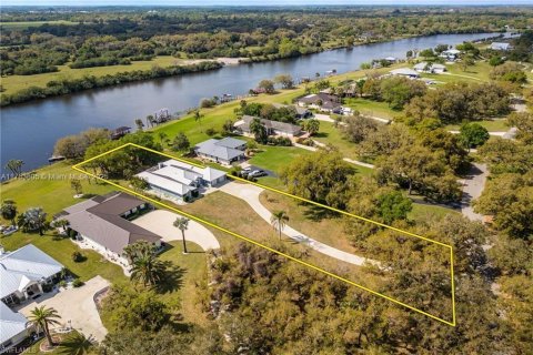 House in LaBelle, Florida 3 bedrooms, 276.66 sq.m. № 1695535 - photo 2