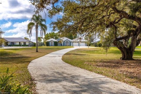 House in LaBelle, Florida 3 bedrooms, 276.66 sq.m. № 1695535 - photo 4