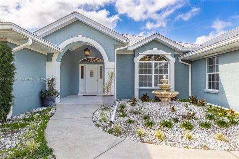 House in LaBelle, Florida 3 bedrooms, 276.66 sq.m. № 1695535 - photo 5