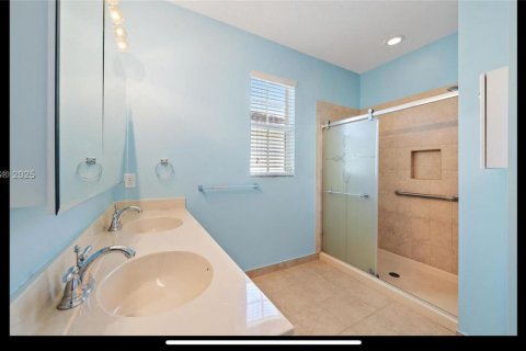 Townhouse in Pompano Beach, Florida 3 bedrooms, 148.46 sq.m. № 1922249 - photo 7