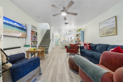 Townhouse in Tampa, Florida 2 bedrooms, 110 sq.m. № 2145357 - photo 8