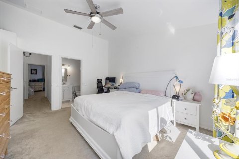Townhouse in Tampa, Florida 2 bedrooms, 110 sq.m. № 2145357 - photo 11