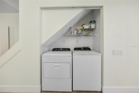 Townhouse in Tampa, Florida 2 bedrooms, 110 sq.m. № 2145357 - photo 19