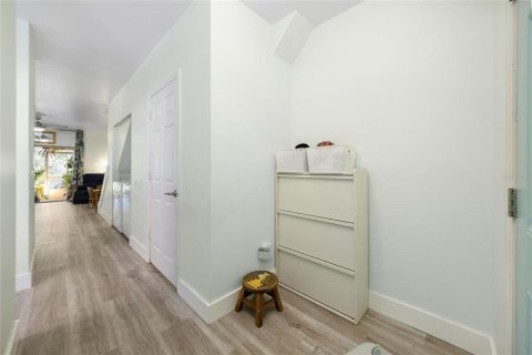 Townhouse in Tampa, Florida 2 bedrooms, 110 sq.m. № 2145357 - photo 16
