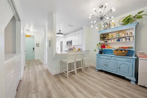 Townhouse in Tampa, Florida 2 bedrooms, 110 sq.m. № 2145357 - photo 5