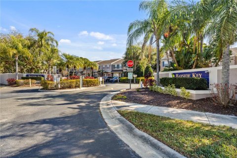 Townhouse in Tampa, Florida 2 bedrooms, 110 sq.m. № 2145357 - photo 30