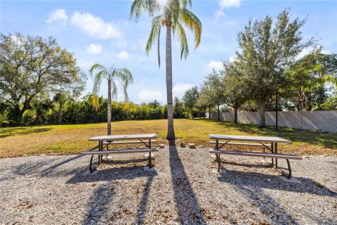 Townhouse in Tampa, Florida 2 bedrooms, 110 sq.m. № 2145357 - photo 25
