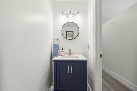 Townhouse in Tampa, Florida 2 bedrooms, 110 sq.m. № 2145357 - photo 18