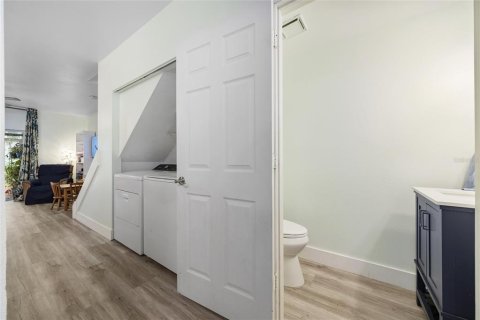 Townhouse in Tampa, Florida 2 bedrooms, 110 sq.m. № 2145357 - photo 17