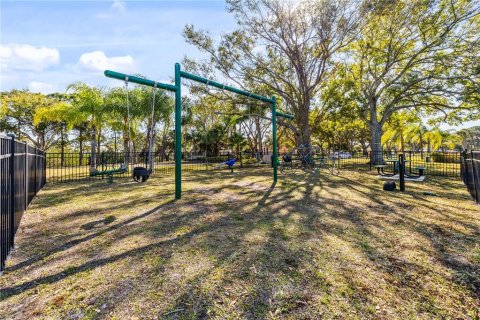 Townhouse in Tampa, Florida 2 bedrooms, 110 sq.m. № 2145357 - photo 28