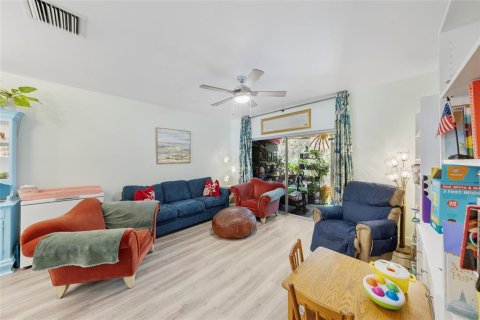 Townhouse in Tampa, Florida 2 bedrooms, 110 sq.m. № 2145357 - photo 9