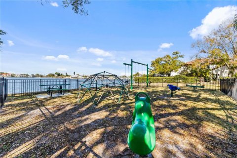 Townhouse in Tampa, Florida 2 bedrooms, 110 sq.m. № 2145357 - photo 27