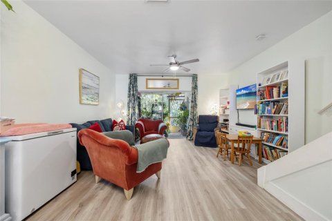 Townhouse in Tampa, Florida 2 bedrooms, 110 sq.m. № 2145357 - photo 7