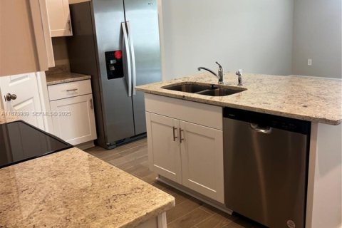 Снять в аренду таунхаус в Сент-Луси, Флорида 3 спальни, 138.05м2, № 1944959 - фото 3