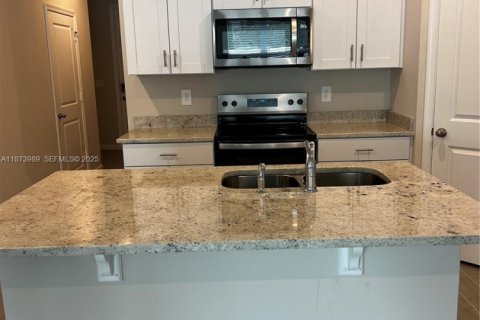 Снять в аренду таунхаус в Сент-Луси, Флорида 3 спальни, 138.05м2, № 1944959 - фото 4