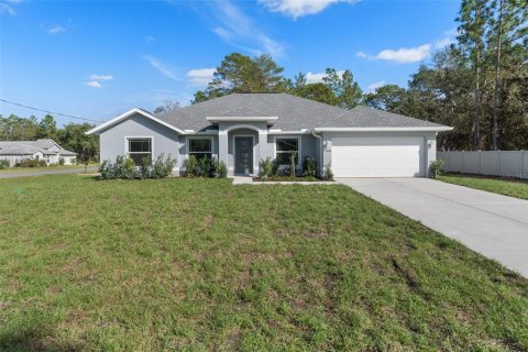 House in Homosassa, Florida 4 bedrooms, 196.95 sq.m. № 1904588 - photo 1